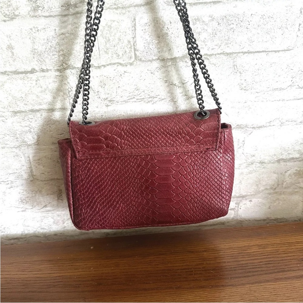 Mia Tomazzi Red Burgundy Moc Croc Leather Crossbody Purse Bag Clutch Chain Strap - Picture 3 of 13